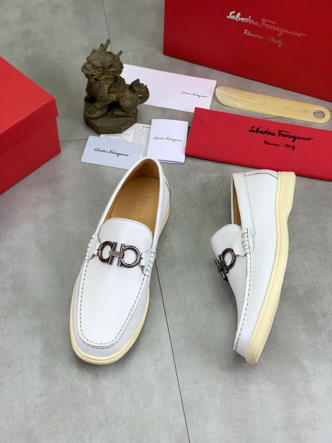 Men's Men's Shoes 💰P580💰[New Style] Water-dyed Niuli 🆘[Salvatore Ferragamo] Ferragamo's latest casual business leather shoes for men! Listed simultaneously! The fabric is made of specially imported original pebbled calfskin, and the lining is made of imported water-dyed cowhide. It is absolutely luxurious and leads the fashion trend. Matching code: 38-44 (45 and 46 can be customized) Black, brown and burgundy colors available